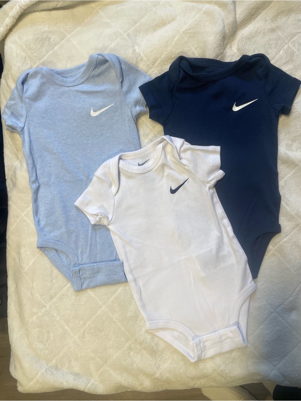 NWOT Nike Infant Bodysuit 3-Piece Set Blue & White Baby 6M